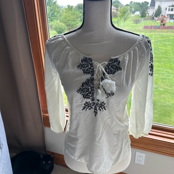American Eagle Outfitters Women’s BOHO Peasant Blouse tassel Front Tie Small - Picture 1 of 7